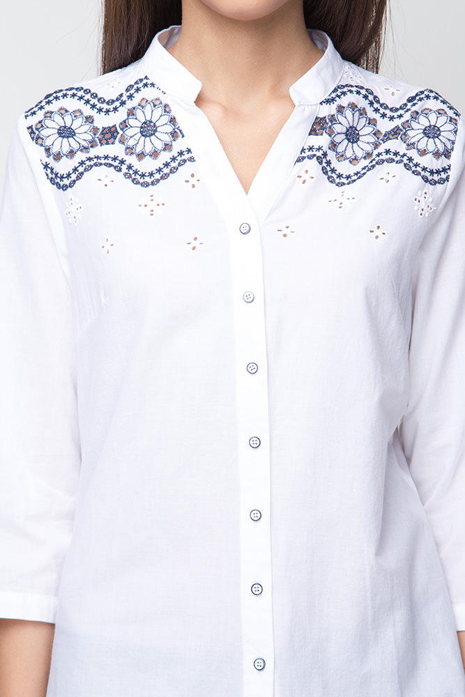 Фото товара 7949, блузка с вышивкой на плечах